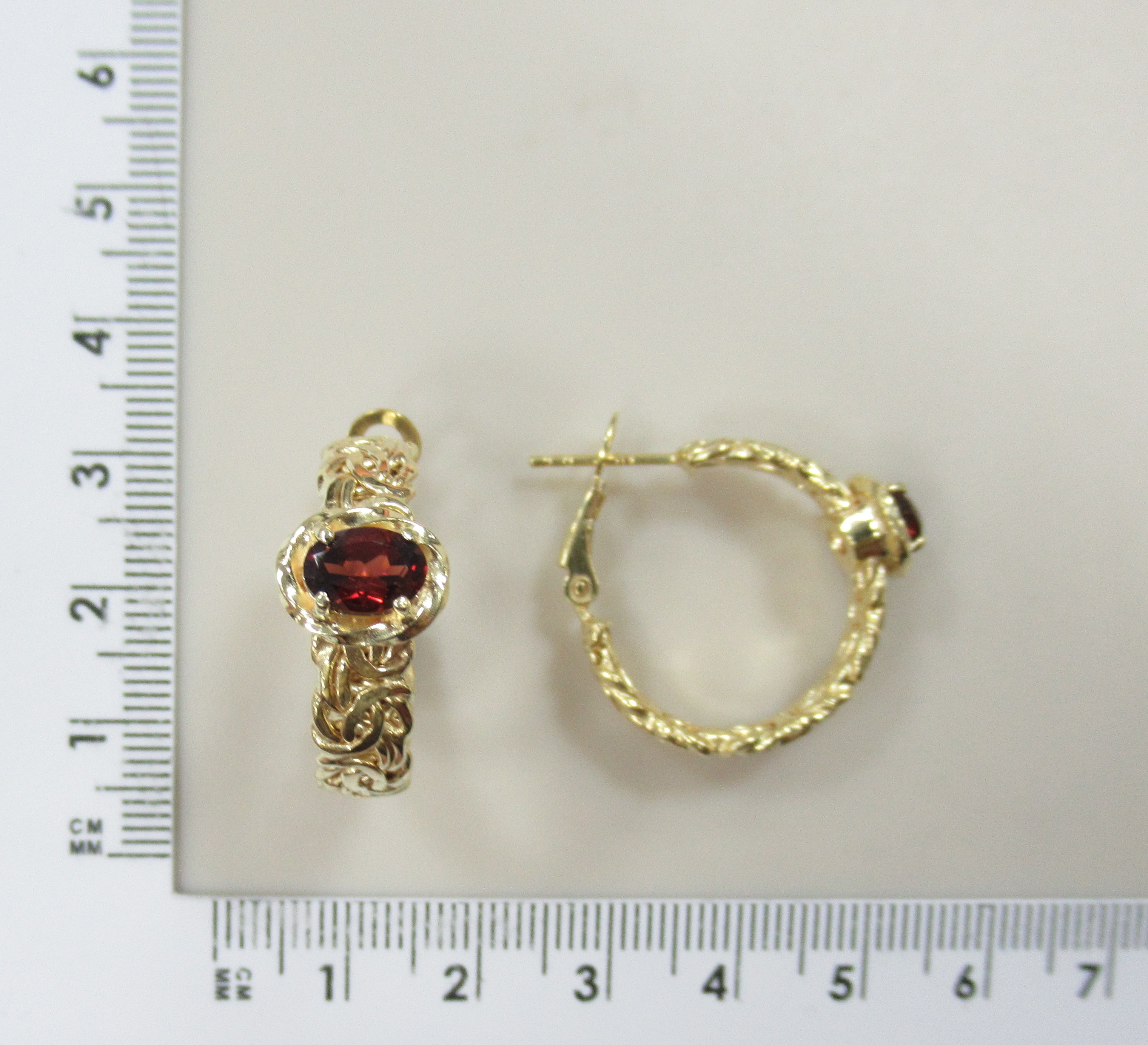 Серебряные серьги с гранатами